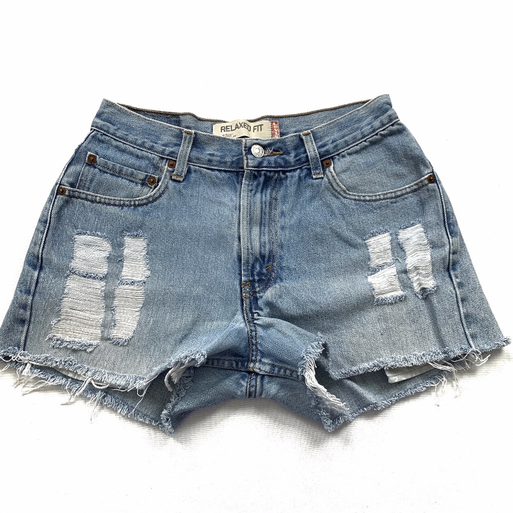 LEVI'S Cutoffs/ Waist 29-30/ Boyfriend Cut
